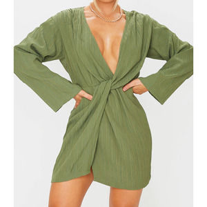 Pretty Little Thing Olive Muslin says  Size 8,,,id say it fits like a 4-6